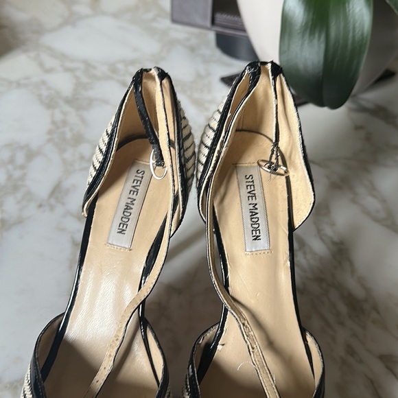 Steve Madden 4 1/2 inch heel open toe - Picture 5 of 5